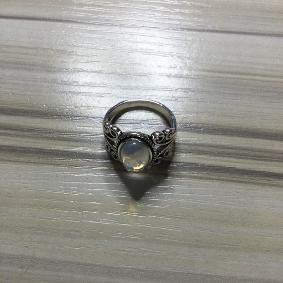 Ring - Picture 2 of 5